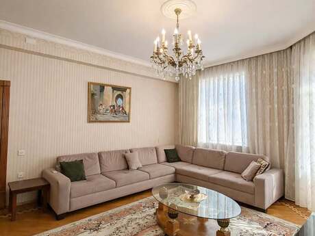 4-room new-build apartment for rent in 28 May, 200 m², 1 400 AZN/mo, photo 2 / 12