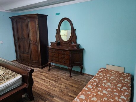 28 Mayda 1 otaqlı köhnə tikili mənzil kirayə verilir, 35 m², 450 AZN/ay, şəkil 4 / 9