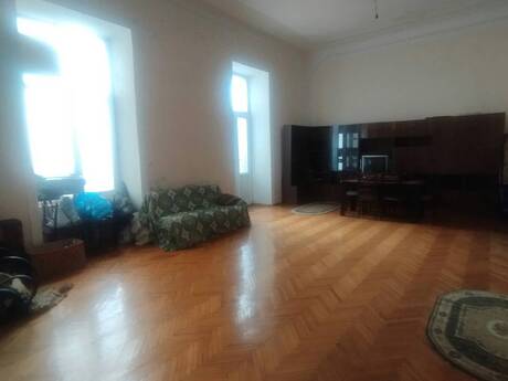 5 otaq · 250 m²