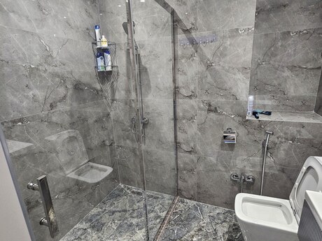3-room new-build apartment for rent in 28 May, 118 m², 1 800 AZN/mo, photo 5 / 12