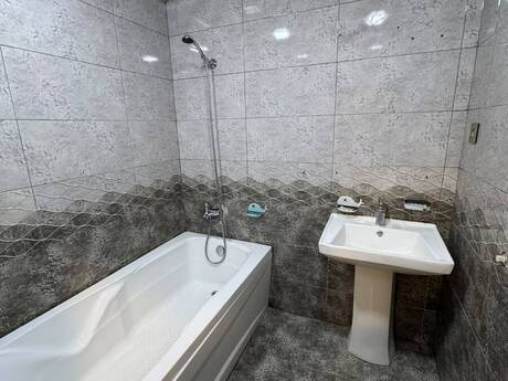 Bakıxanovda 2 otaqlı köhnə tikili mənzil kirayə verilir, 100 m², 550 AZN/ay, şəkil 3 / 12