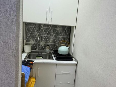 28 Mayda 1 otaqlı köhnə tikili mənzil kirayə verilir, 25 m², 700 AZN/ay, şəkil 2 / 7