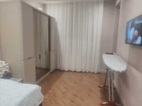 3 otaq · 130 m² · 8/17 mərtəbə, 28 May