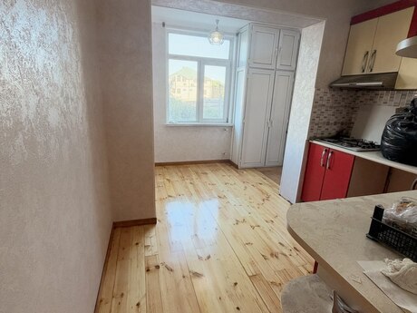 Сдаётся 5-комнатная квартира в старом фонде, Gənclik, 115 м², 900 AZN/мес, фото 2 / 11