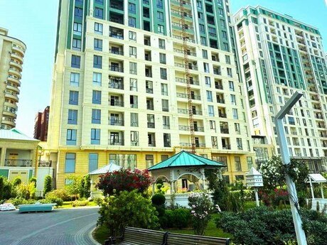 4-комнатная квартира, 178 м², Zümrüd Residence, 540 000 AZN