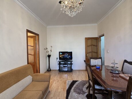 Продаётся 4-комнатная квартира в старом фонде, Yeni Yasamal, 105 м², 230 000 AZN, фото 2 / 11