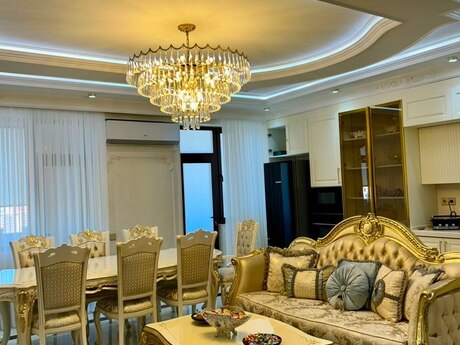 28 Mayda 3 otaqlı yeni tikili mənzil satılır, 165 m², 590 000 AZN, şəkil 2 / 12