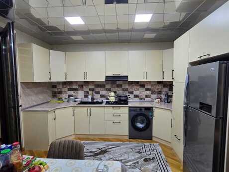 Yeni Yasamalda 4 otaqlı köhnə tikili mənzil kirayə verilir, 160 m², 990 AZN/ay, şəkil 3 / 12