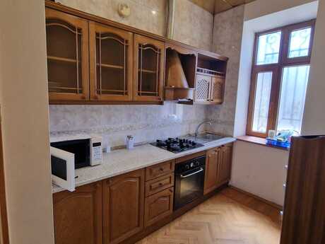 2-room old-build apartment for rent in İçəri Şəhər, 75 m², 800 AZN/mo, photo 2 / 8