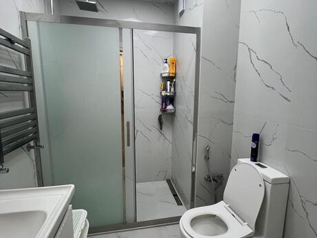 2-room new-build apartment for rent in Nərimanov, 70 m², 250 AZN/mo, photo 5 / 6