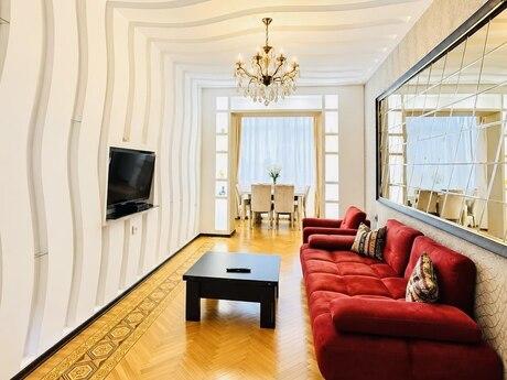 Elmlər Akademiyasında 2 otaqlı köhnə tikili mənzil satılır, 60 m², 225 000 AZN, şəkil 2 / 12