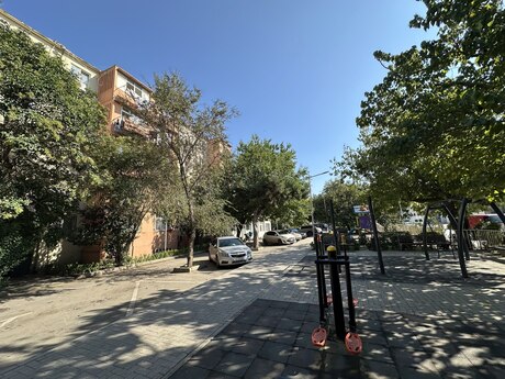 Объявление №6535097 - Баку, м. Халглар Достлугу, 3-комн., 70 м², 5/5 этаж