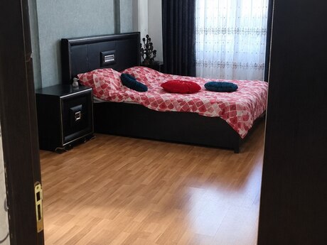 3-room new-build apartment for rent in 8 Noyabr, 130 m², 999 AZN/mo, photo 5 / 11