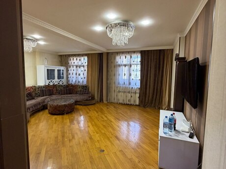 Əhmədlidə 4 otaqlı köhnə tikili mənzil satılır, 115 m², 250 000 AZN, şəkil 2 / 12