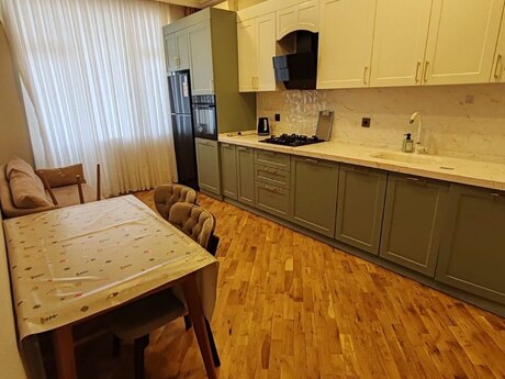 2-room new-build apartment for rent in Memar Əcəmi, 80 m², 750 AZN/mo, photo 3 / 12