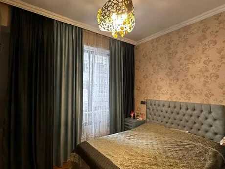 2 otaq · 90 m² · 8/18 mərtəbə, Elmlər Akademiyası