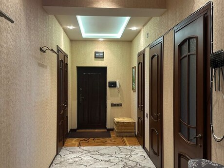 3 otaqlı mənzil, 150 m², 28 May, 200 AZN