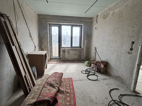 Qaraçuxurda 4 otaqlı köhnə tikili mənzil satılır, 100 m², 159 000 AZN, şəkil 2 / 12