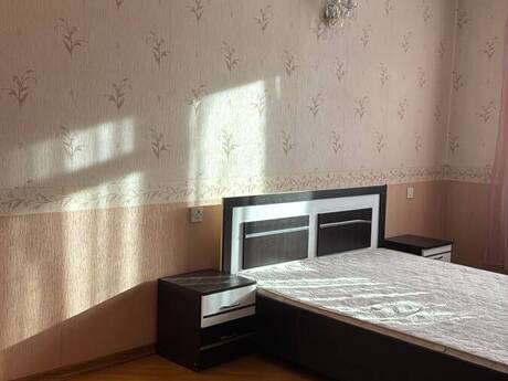3-комн. · 140 m²