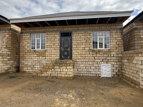 3 otaq · 90 m², Qobu