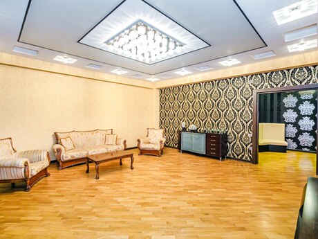 28 Mayda 4 otaqlı mənzil günlük kirayə verilir, 200 m², 70 AZN/gün, şəkil 2 / 12