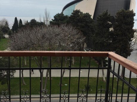Elan №6536213 - Bakı, Sahil m., 2 otaqlı, 70 m², 4/5 mərtəbə