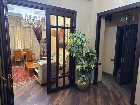 Sahildə 2 otaqlı köhnə tikili mənzil kirayə verilir, 90 m², 1 500 AZN/ay, şəkil 4 / 8