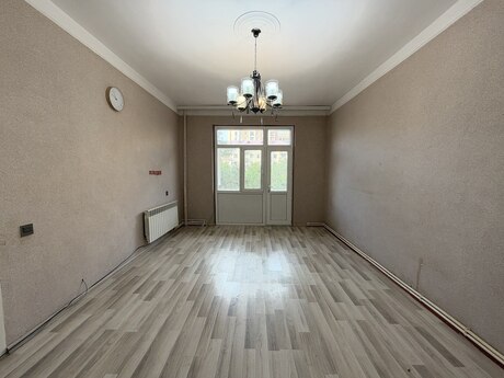 Qara Qarayevdə 3 otaqlı köhnə tikili mənzil satılır, 80 m², 235 000 AZN, şəkil 2 / 12