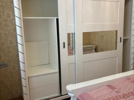 8-ci mikrorayonda 2 otaqlı yeni tikili mənzil kirayə verilir, 94 m², 800 AZN/ay, şəkil 3 / 12