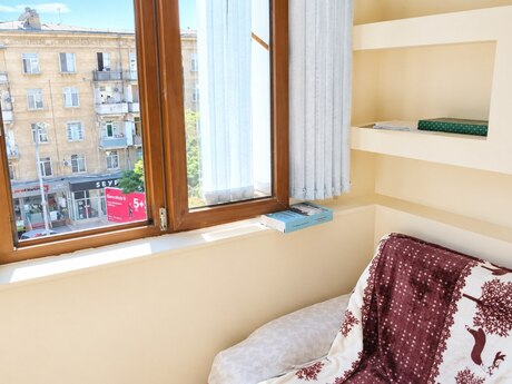 Gənclikdə 2 otaqlı köhnə tikili mənzil satılır, 45 m², 139 000 AZN, şəkil 3 / 10