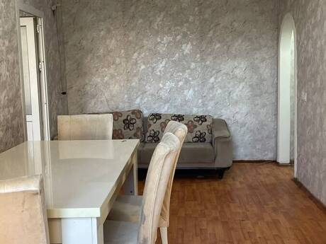 Qara Qarayevdə 2 otaqlı köhnə tikili mənzil kirayə verilir, 50 m², 600 AZN/ay, şəkil 2 / 5