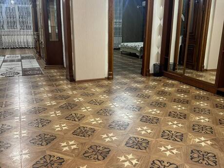 4 otaq · 215 m²