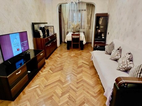 4 otaq · 90 m² · 1/9 mərtəbə, Azadlıq Prospekti