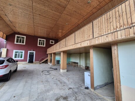 5 otaq · 234 m²
