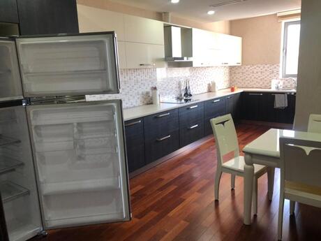 Port Baku Residence kompleksində 4 otaqlı yeni tikili mənzil kirayə verilir, 200 m², 4 500 AZN/ay, şəkil 2 / 12