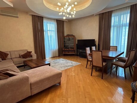3-комн. · 175 m²