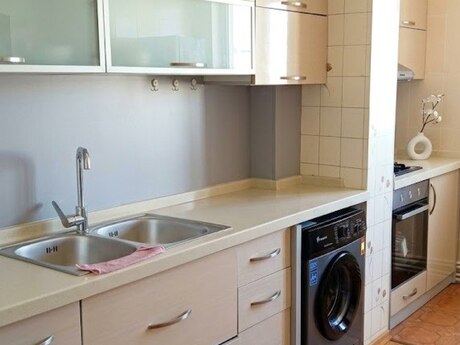 Gənclikdə 2 otaqlı köhnə tikili mənzil kirayə verilir, 70 m², 800 AZN/ay, şəkil 3 / 11