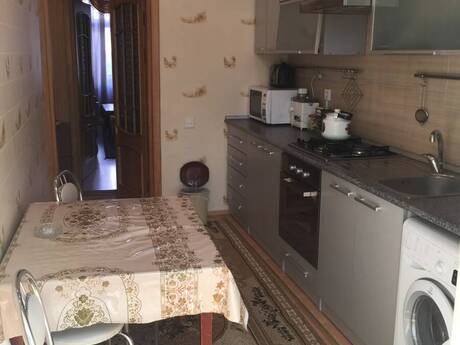 2-room old-build apartment for rent in Bayıl, 65 m², 700 AZN/mo, photo 4 / 12