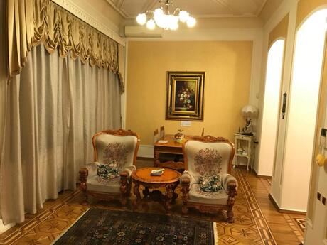 Sahildə 6 otaqlı köhnə tikili mənzil satılır, 290 m², 1 150 000 AZN, şəkil 3 / 12