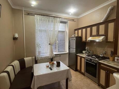 Продаётся 3-комнатная квартира в старом фонде, Yasamal, 70 м², 265 000 AZN, фото 2 / 12