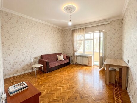 2 otaq · 70 m² · 4/5 mərtəbə, Gənclik