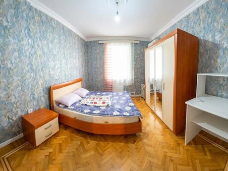 Gənclikdə 2 otaqlı köhnə tikili mənzil satılır, 70 m², 195 000 AZN, şəkil 2 / 8