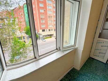 Gənclikdə 2 otaqlı köhnə tikili mənzil satılır, 70 m², 195 000 AZN, şəkil 5 / 8