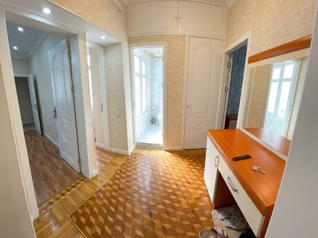 Gənclikdə 2 otaqlı köhnə tikili mənzil satılır, 70 m², 195 000 AZN, şəkil 3 / 8