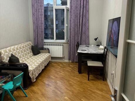 2-room old-build apartment for sale in Elmlər Akademiyası, 50 m², 235 000 AZN, photo 3 / 12