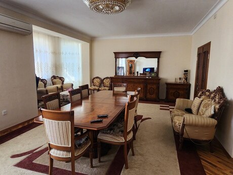 3-комнатная квартира, 140 м², İnşaatçılar, 850 AZN