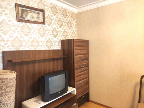2-room old-build apartment for sale in Həzi Aslanov, 68 m², 165 000 AZN, photo 3 / 12