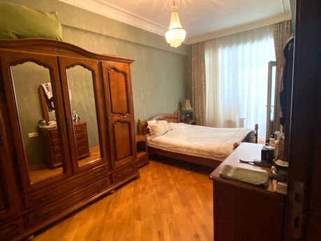 4-room new-build apartment for sale in 28 May, 200 m², 495 000 AZN, photo 3 / 7