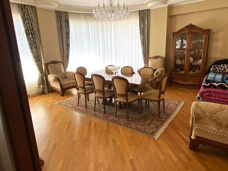 4 rooms · 200 m²