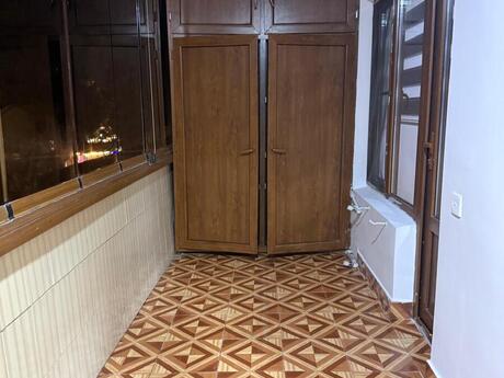 Qara Qarayevdə 2 otaqlı köhnə tikili mənzil kirayə verilir, 60 m², 700 AZN/ay, şəkil 3 / 12